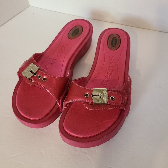 feel crazy good sandals